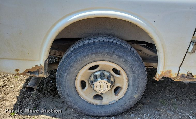 image for item MO9653 2005 Chevrolet Express 3500  van