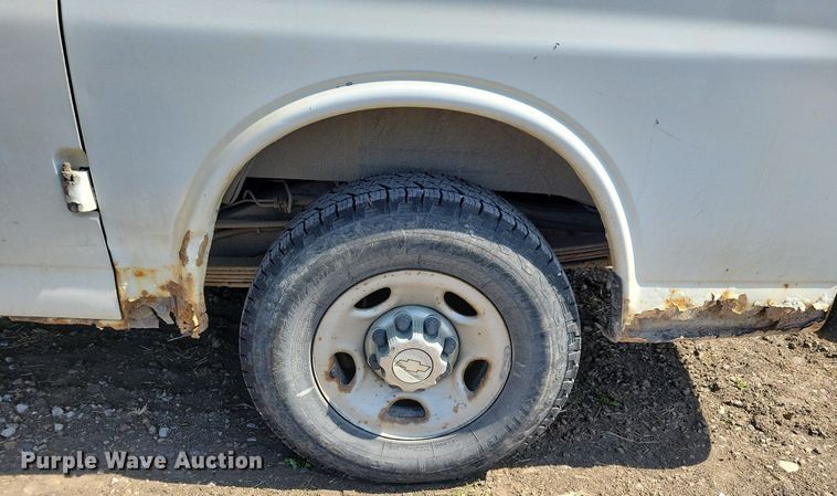 image for item MO9653 2005 Chevrolet Express 3500  van