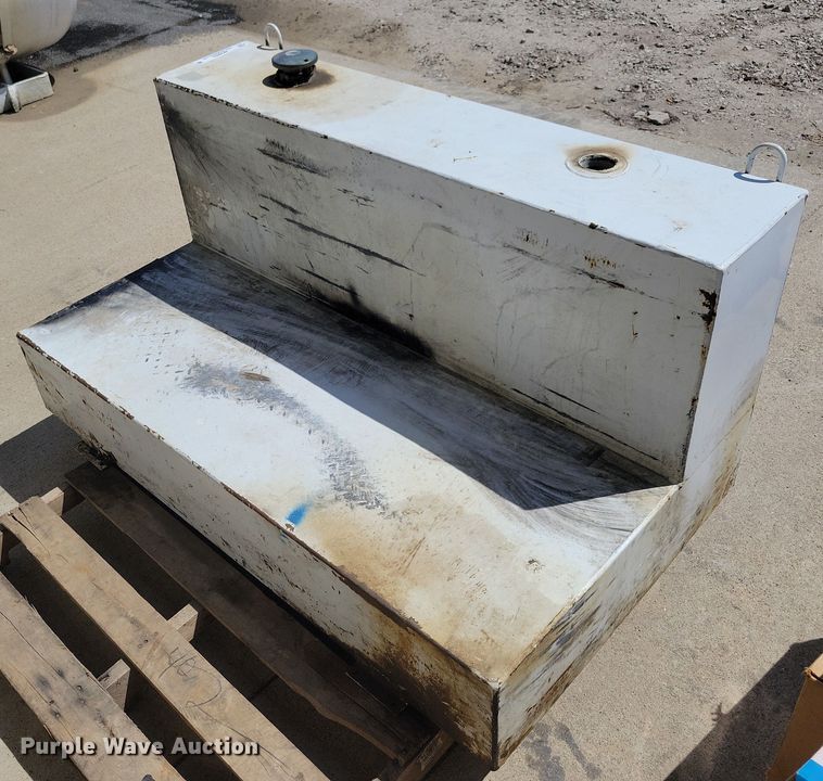 image for item MO9655 Fuel tank