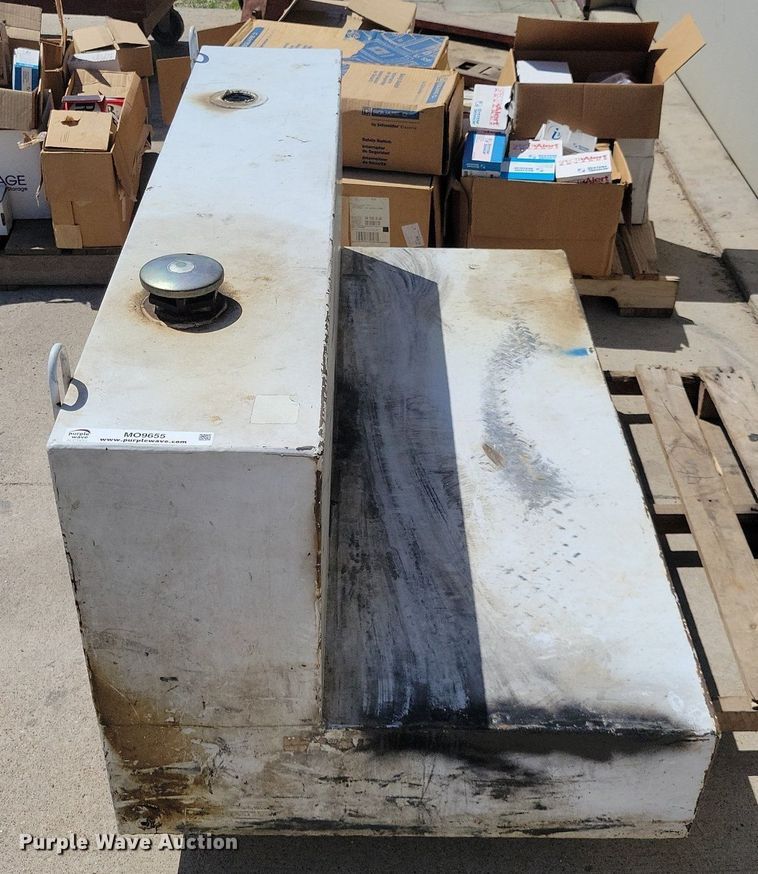 image for item MO9655 Fuel tank