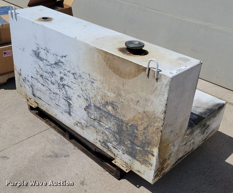 image for item MO9655 Fuel tank