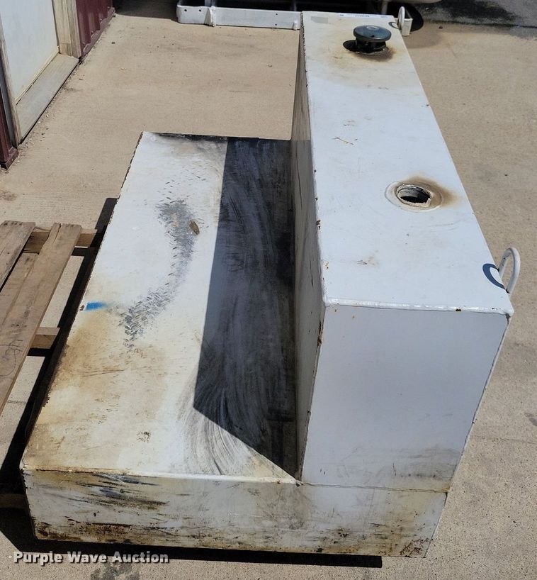 image for item MO9655 Fuel tank