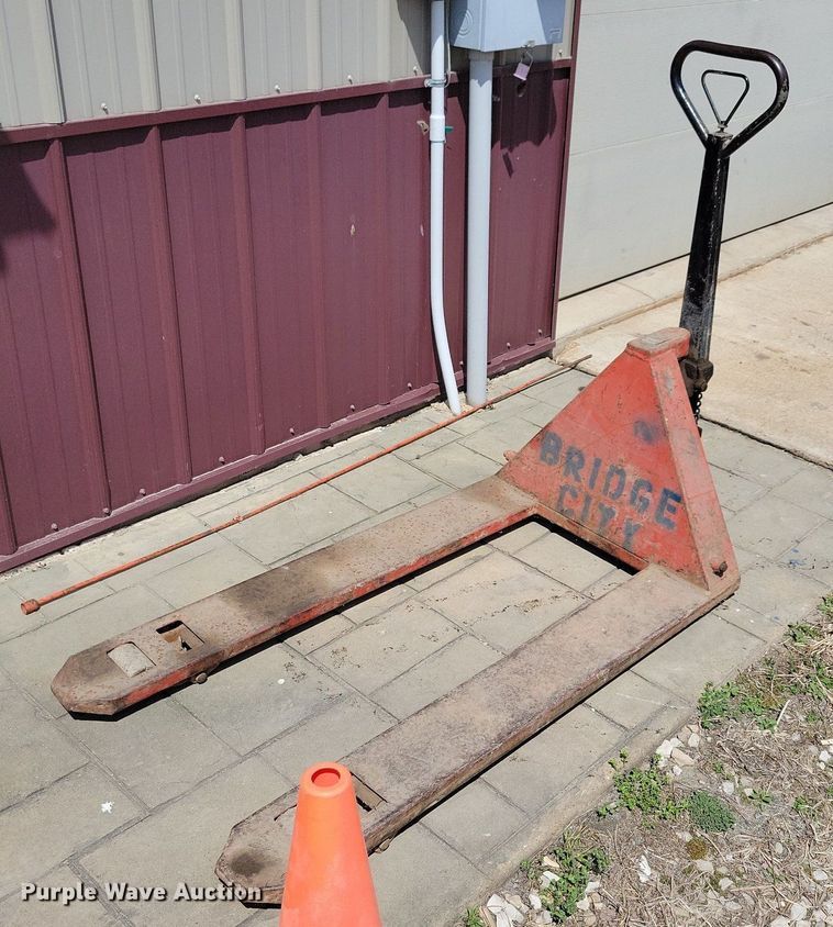 image for item MO9657 Atlas  pallet jack