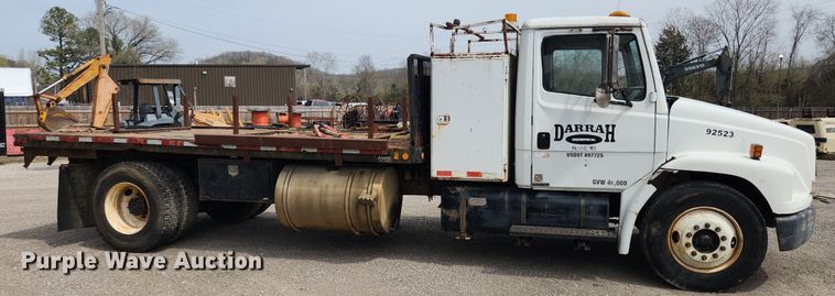 image for item MW9629 1992 Freightliner FL70  flatbed truck