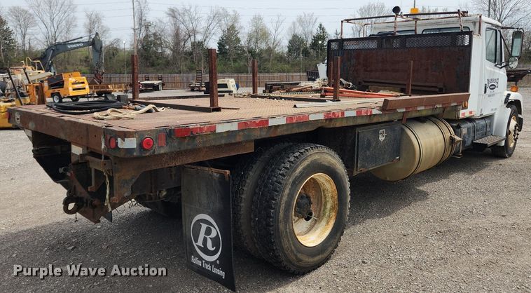 image for item MW9629 1992 Freightliner FL70  flatbed truck