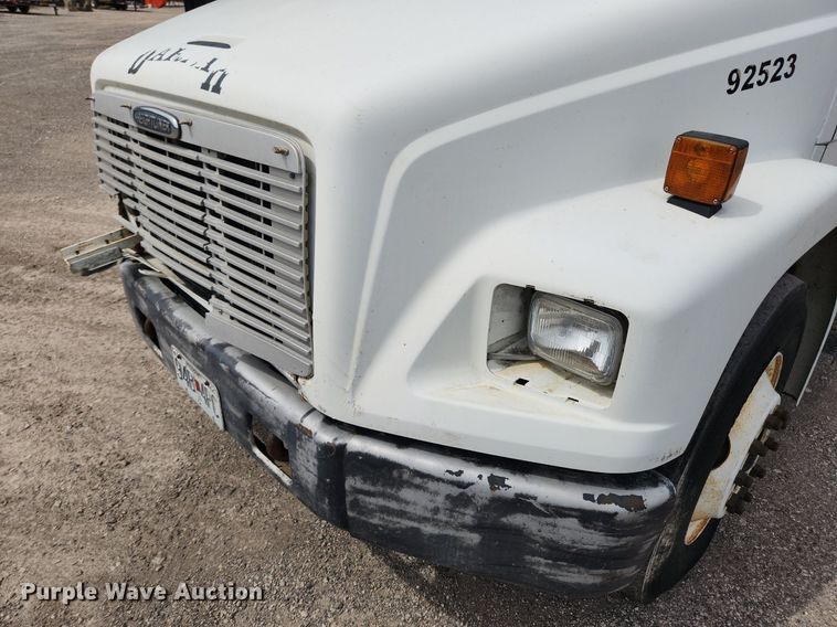 image for item MW9629 1992 Freightliner FL70  flatbed truck