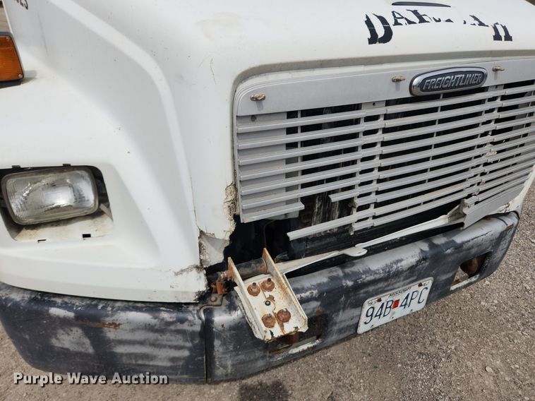 image for item MW9629 1992 Freightliner FL70  flatbed truck