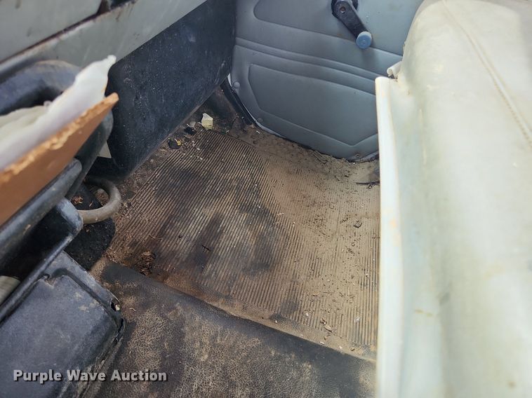 image for item MW9629 1992 Freightliner FL70  flatbed truck