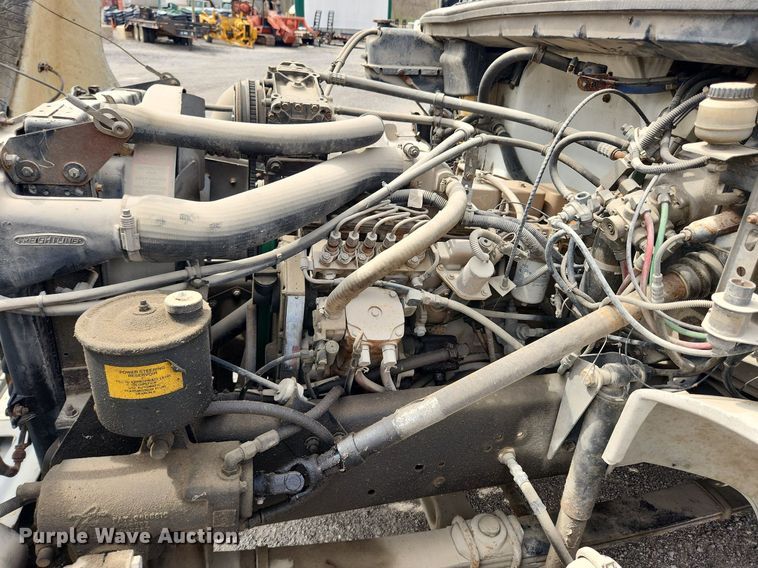 image for item MW9629 1992 Freightliner FL70  flatbed truck