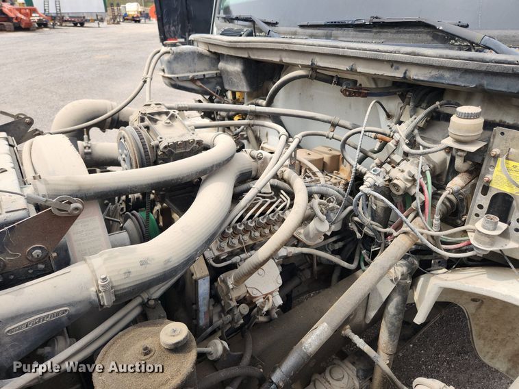 image for item MW9629 1992 Freightliner FL70  flatbed truck