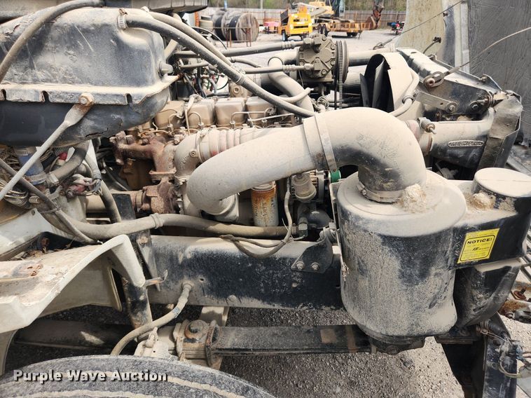 image for item MW9629 1992 Freightliner FL70  flatbed truck