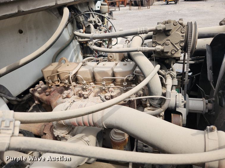 image for item MW9629 1992 Freightliner FL70  flatbed truck