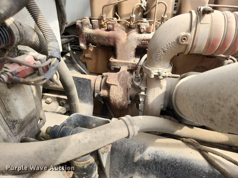 image for item MW9629 1992 Freightliner FL70  flatbed truck