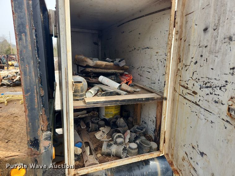 image for item MW9629 1992 Freightliner FL70  flatbed truck