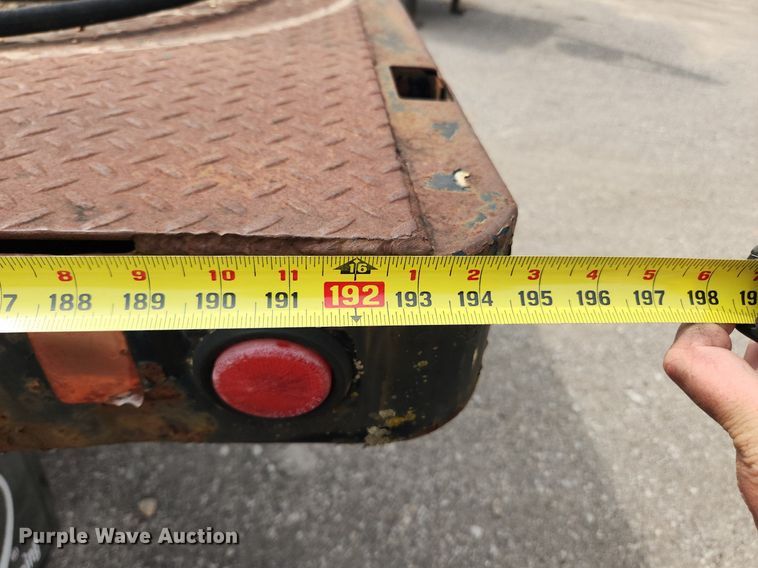 image for item MW9629 1992 Freightliner FL70  flatbed truck