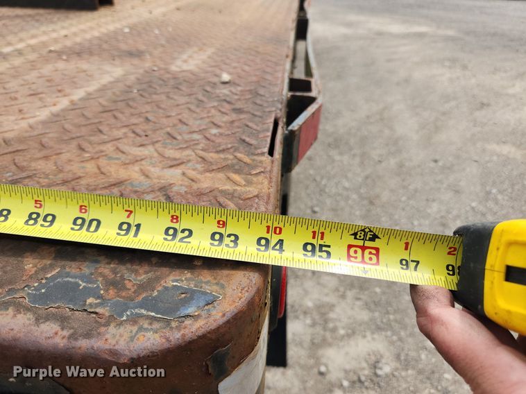 image for item MW9629 1992 Freightliner FL70  flatbed truck