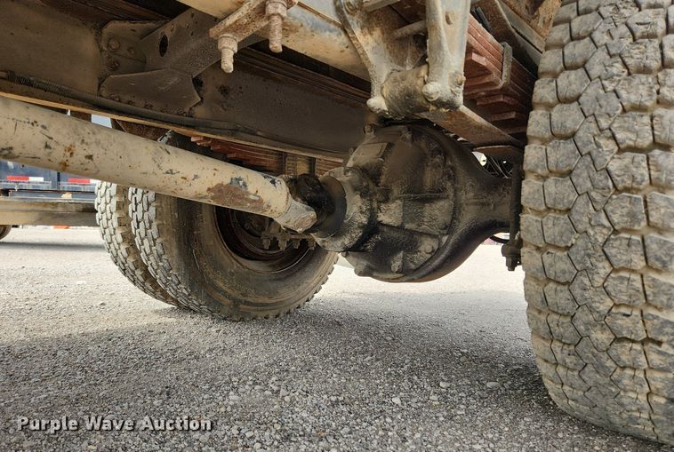 image for item MW9629 1992 Freightliner FL70  flatbed truck