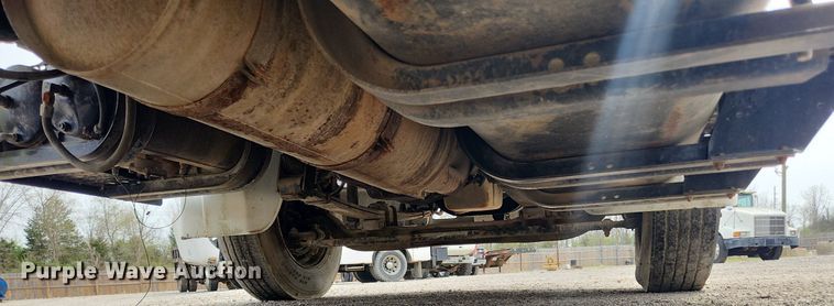 image for item MW9629 1992 Freightliner FL70  flatbed truck