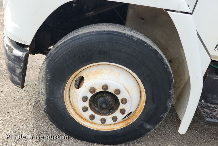 image for item MW9629 1992 Freightliner FL70  flatbed truck