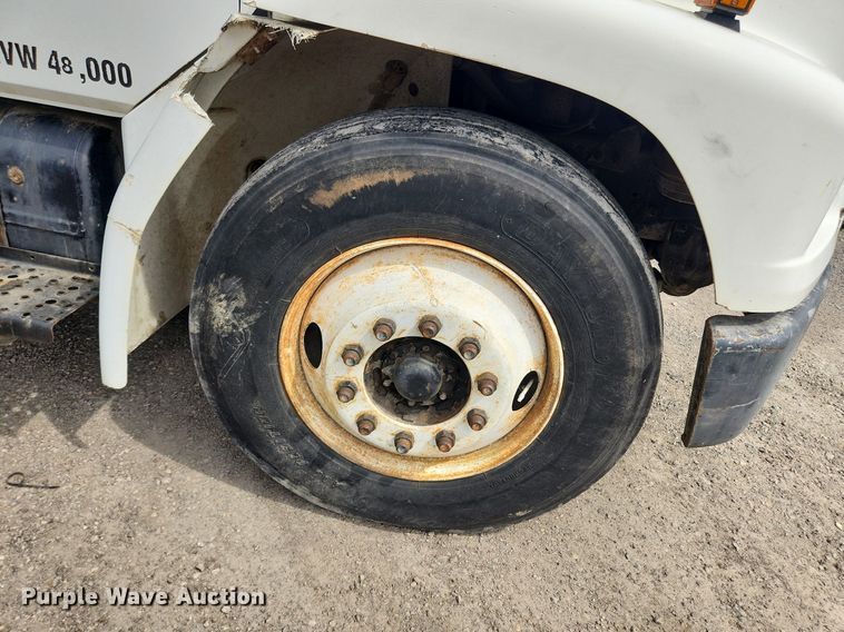 image for item MW9629 1992 Freightliner FL70  flatbed truck