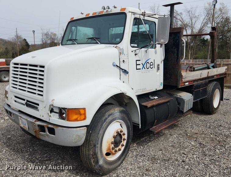 image for item MW9630 1997 International 8100  flatbed truck