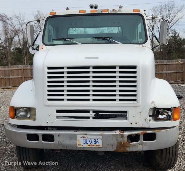 image for item MW9630 1997 International 8100  flatbed truck