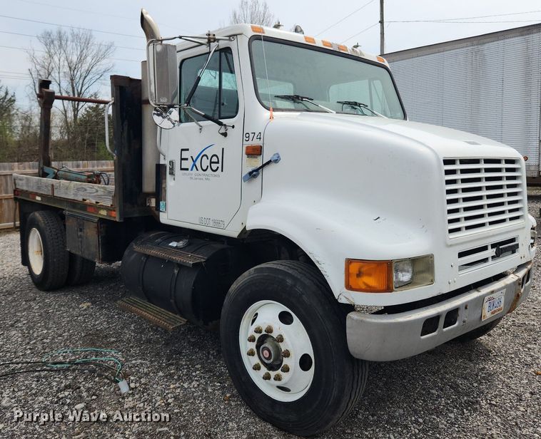 image for item MW9630 1997 International 8100  flatbed truck
