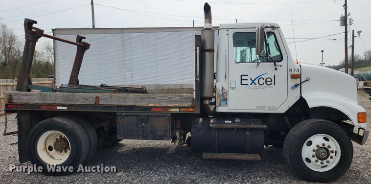 image for item MW9630 1997 International 8100  flatbed truck