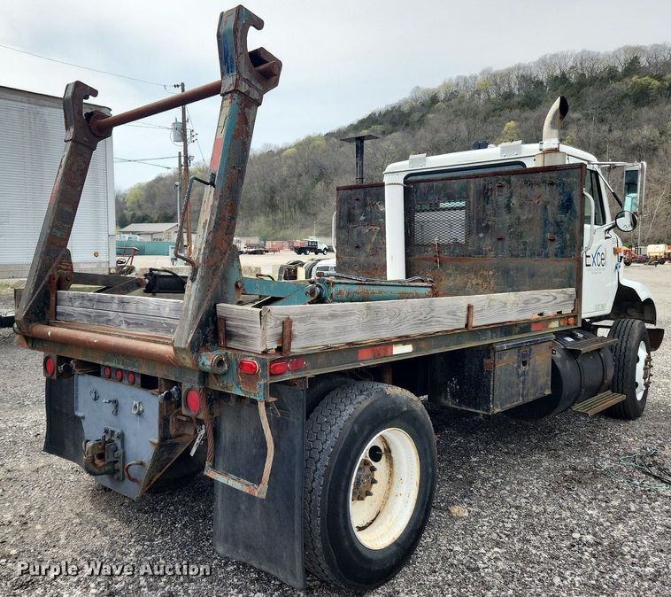 image for item MW9630 1997 International 8100  flatbed truck