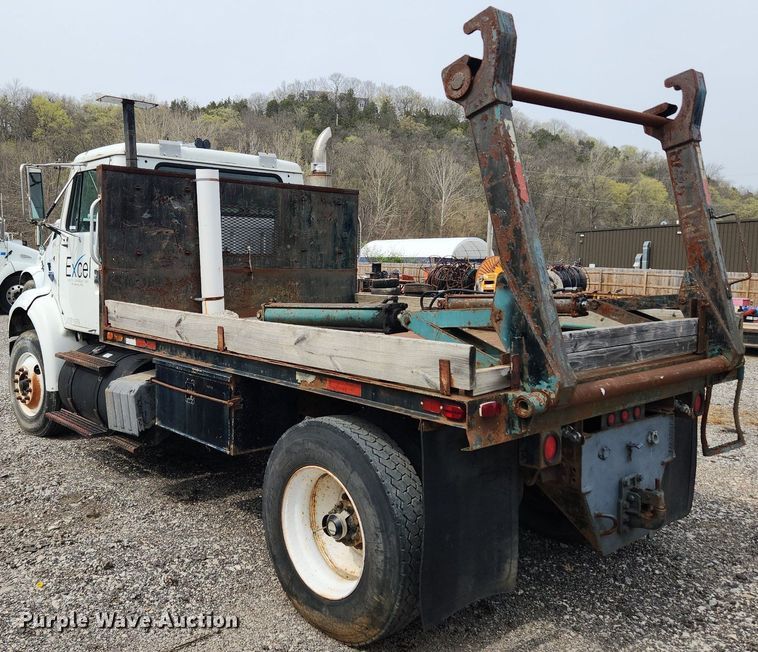 image for item MW9630 1997 International 8100  flatbed truck