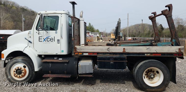 image for item MW9630 1997 International 8100  flatbed truck
