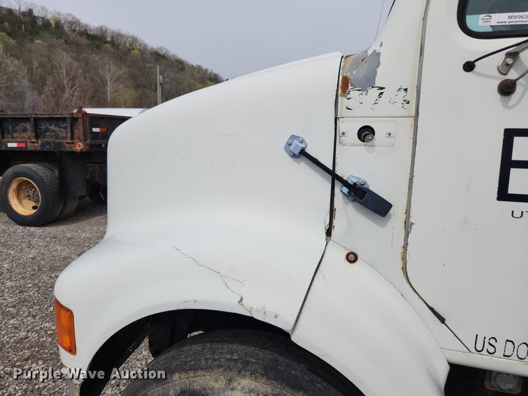 image for item MW9630 1997 International 8100  flatbed truck