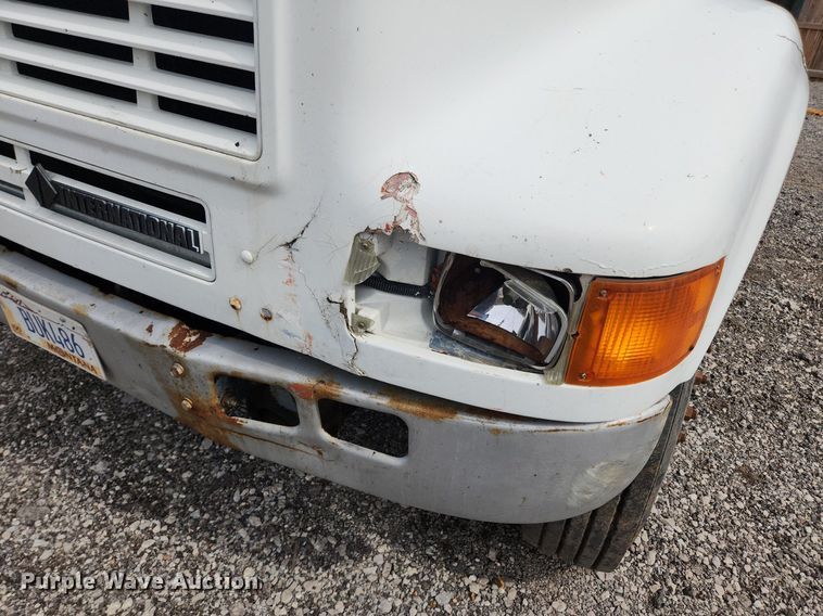 image for item MW9630 1997 International 8100  flatbed truck