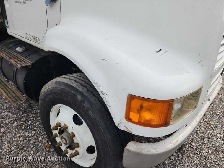 image for item MW9630 1997 International 8100  flatbed truck