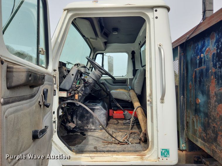 image for item MW9630 1997 International 8100  flatbed truck