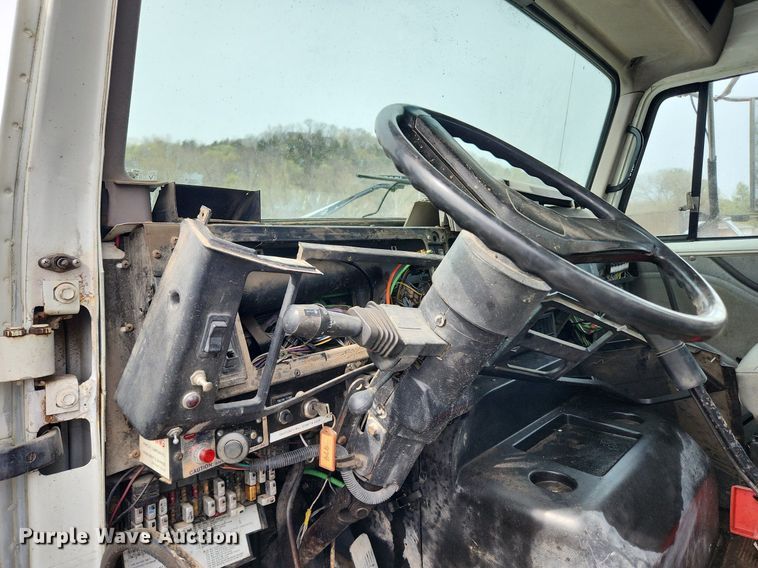 image for item MW9630 1997 International 8100  flatbed truck