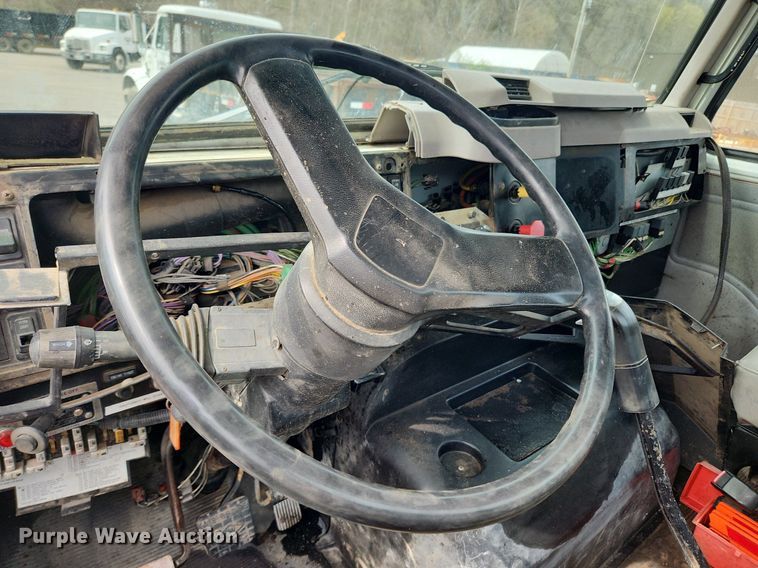 image for item MW9630 1997 International 8100  flatbed truck