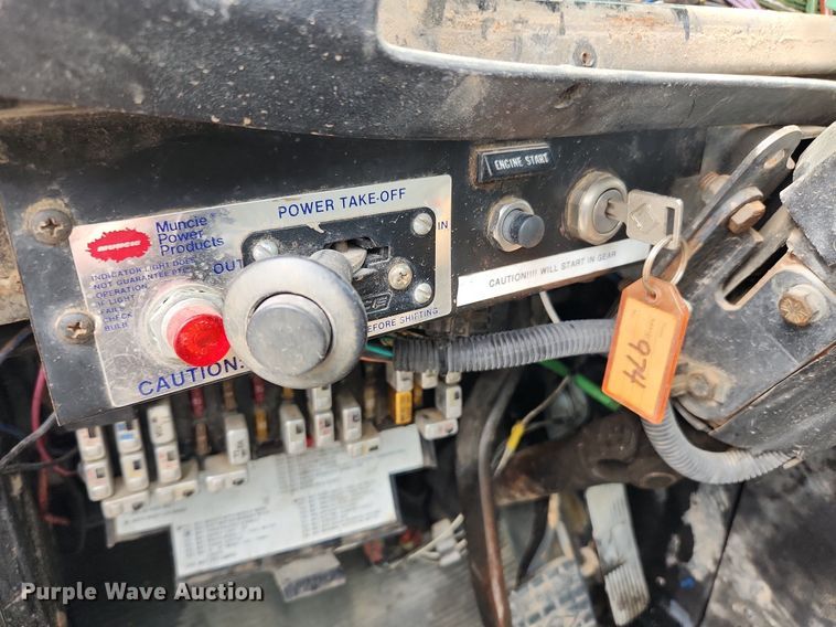 image for item MW9630 1997 International 8100  flatbed truck