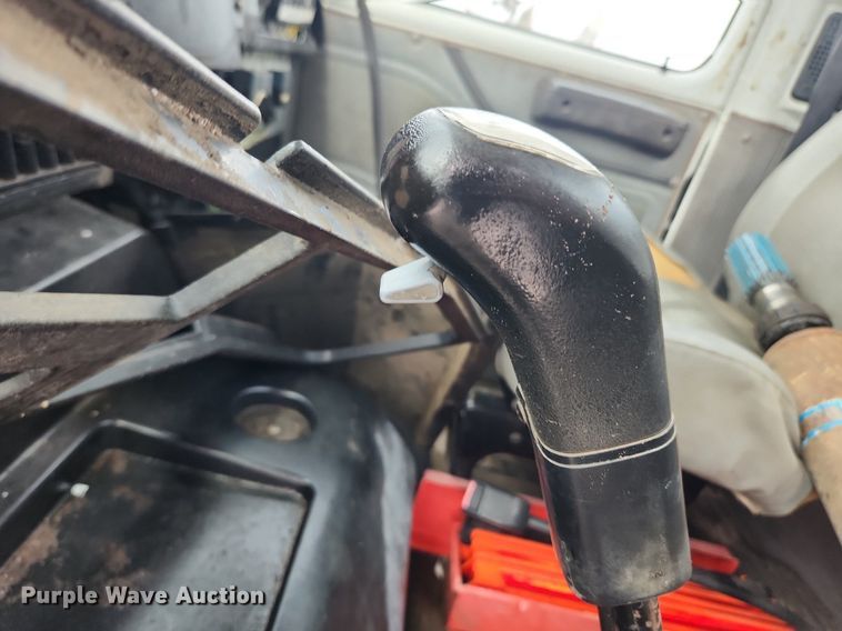 image for item MW9630 1997 International 8100  flatbed truck