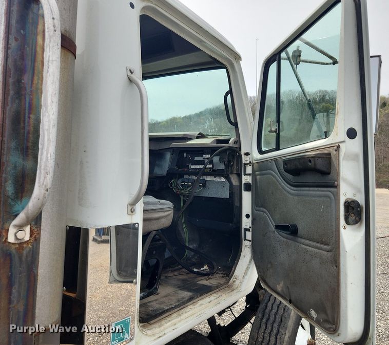 image for item MW9630 1997 International 8100  flatbed truck