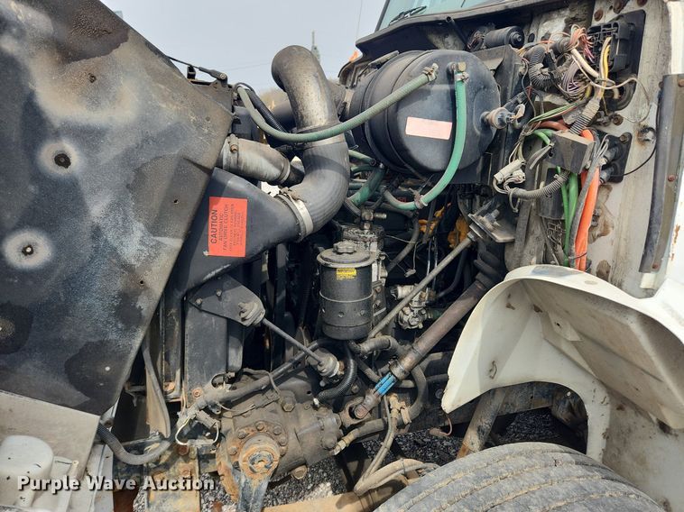 image for item MW9630 1997 International 8100  flatbed truck