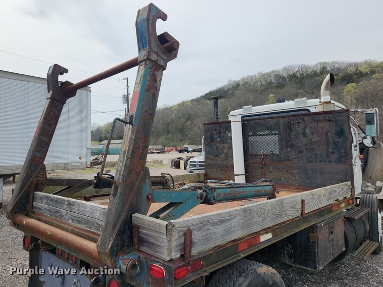image for item MW9630 1997 International 8100  flatbed truck