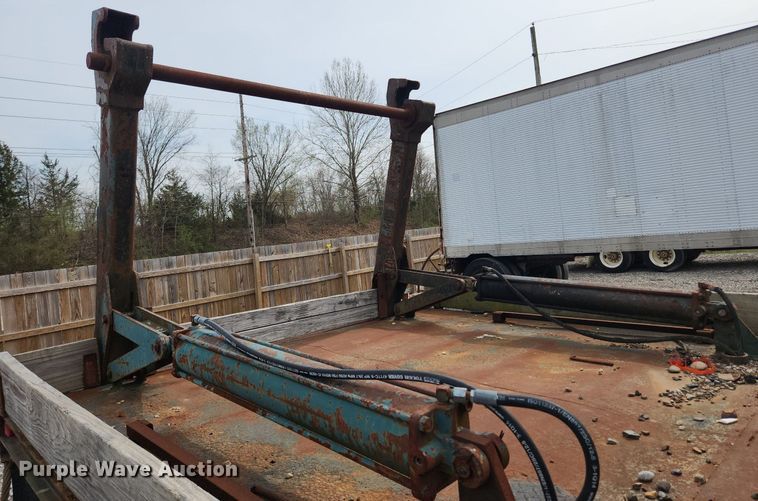 image for item MW9630 1997 International 8100  flatbed truck