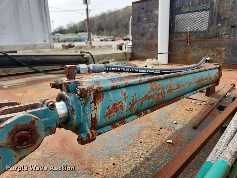 image for item MW9630 1997 International 8100  flatbed truck