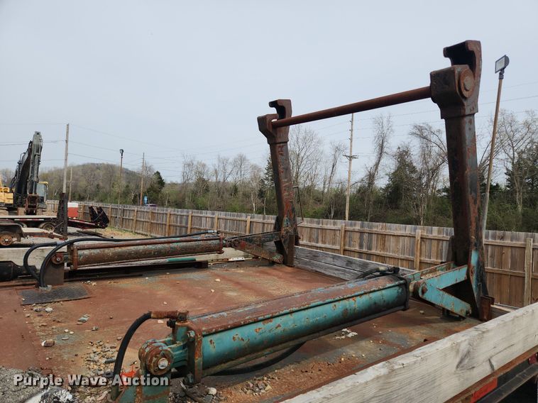 image for item MW9630 1997 International 8100  flatbed truck