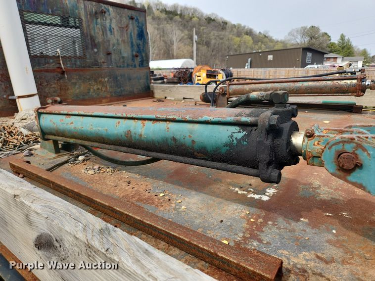 image for item MW9630 1997 International 8100  flatbed truck