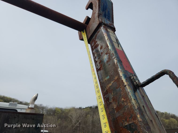 image for item MW9630 1997 International 8100  flatbed truck