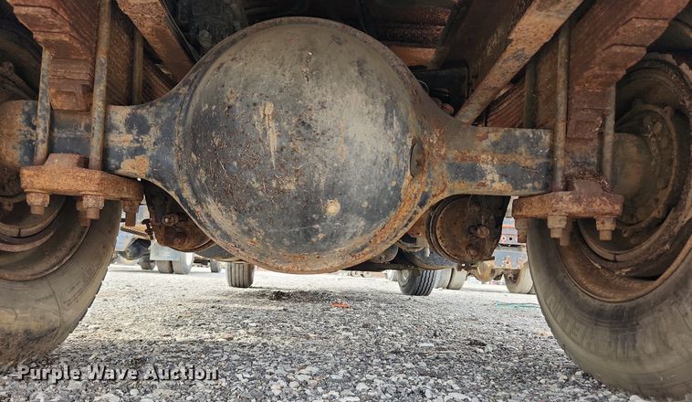 image for item MW9630 1997 International 8100  flatbed truck