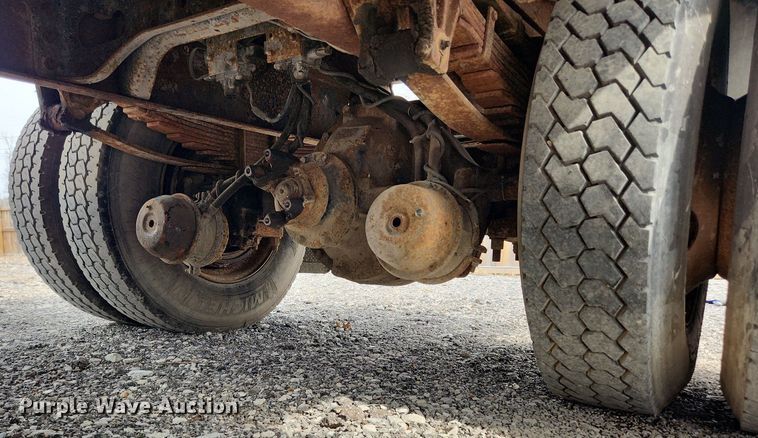 image for item MW9630 1997 International 8100  flatbed truck