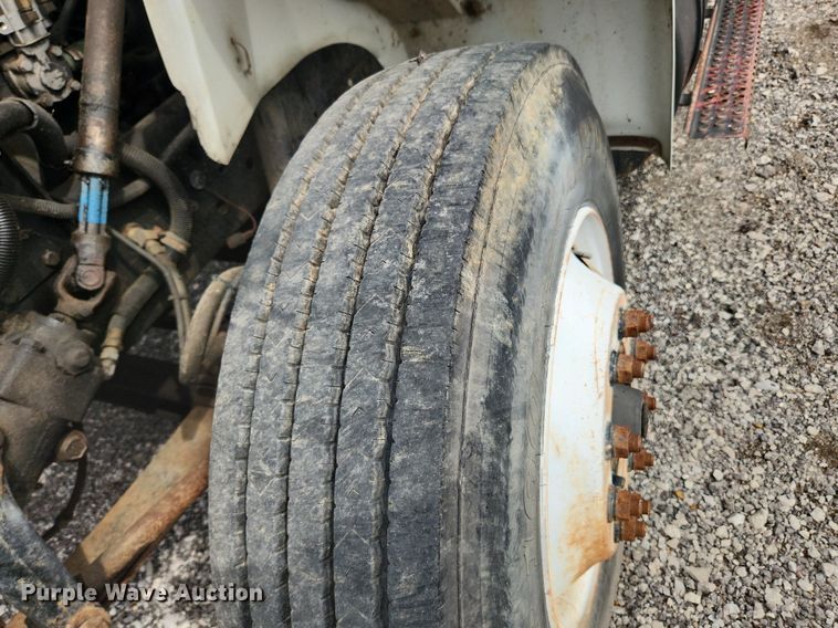 image for item MW9630 1997 International 8100  flatbed truck